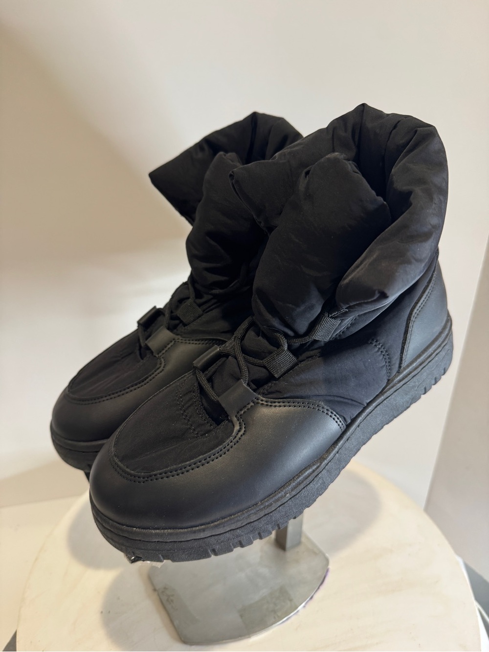 WILD DIVA LOUNGE Women’s Black Puffer Ankle Boots Lightweight Winter Style 8.5
